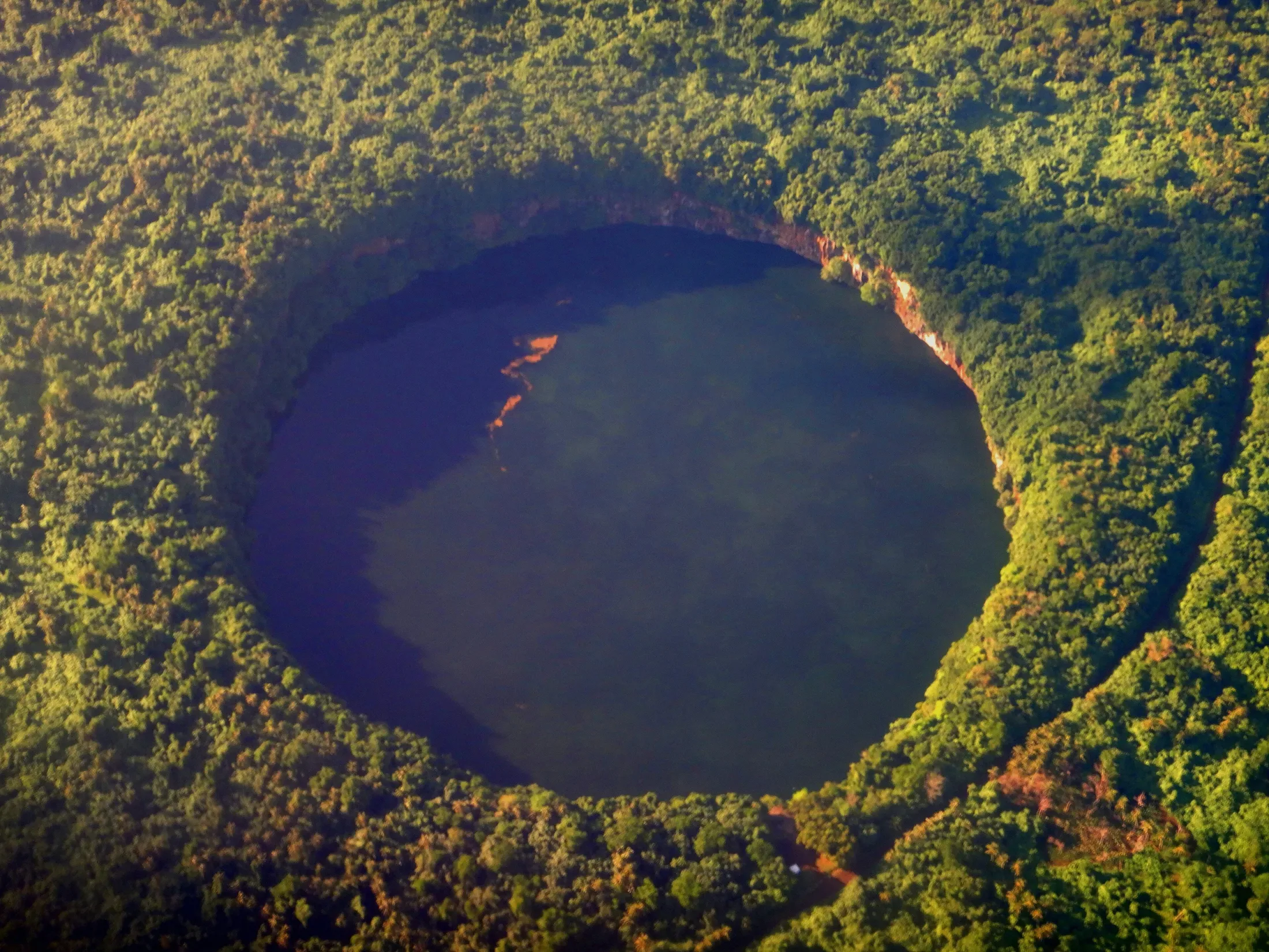 Lake Lalolalo Crater, Wallis